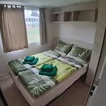Szarszo Kempinghazak バラトンサールソー